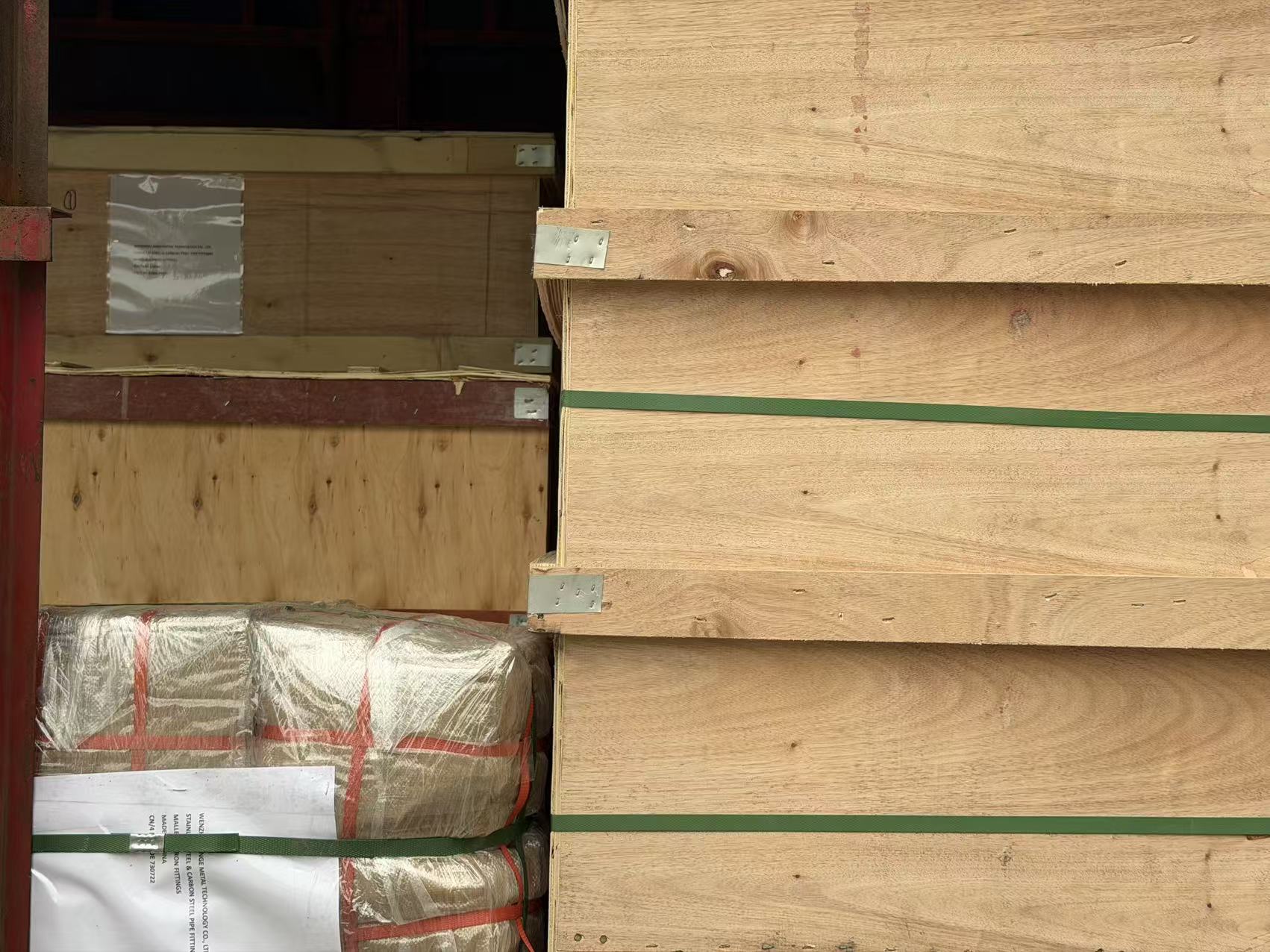 Rohrverschraubungen und hydraulische Steckverbinder mehrerer Kategorien werden nach Vietnam geliefert